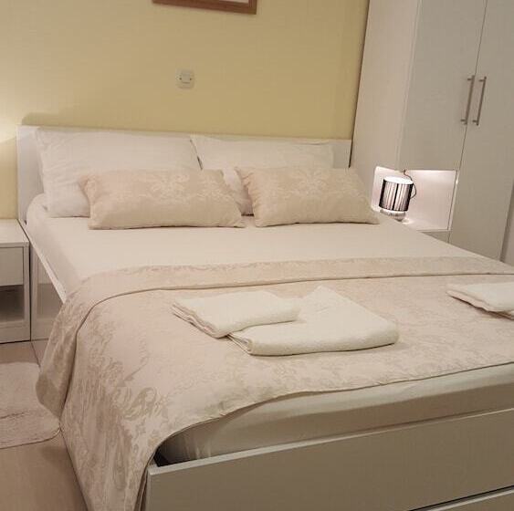 Standaard Studio, Rooms Valentino