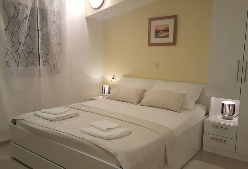 Standaard Studio, Rooms Valentino