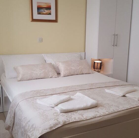 Standaard Studio, Rooms Valentino