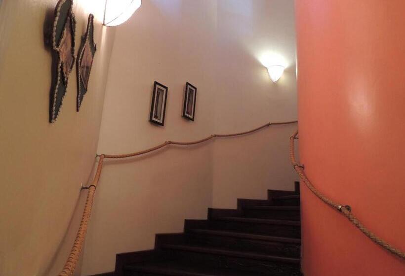 سوییت لوکس, Villa Malindi