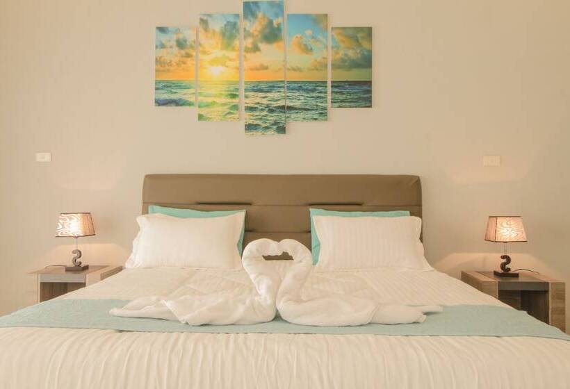 デラックスバンガロー, The Hawk's Nest Resort