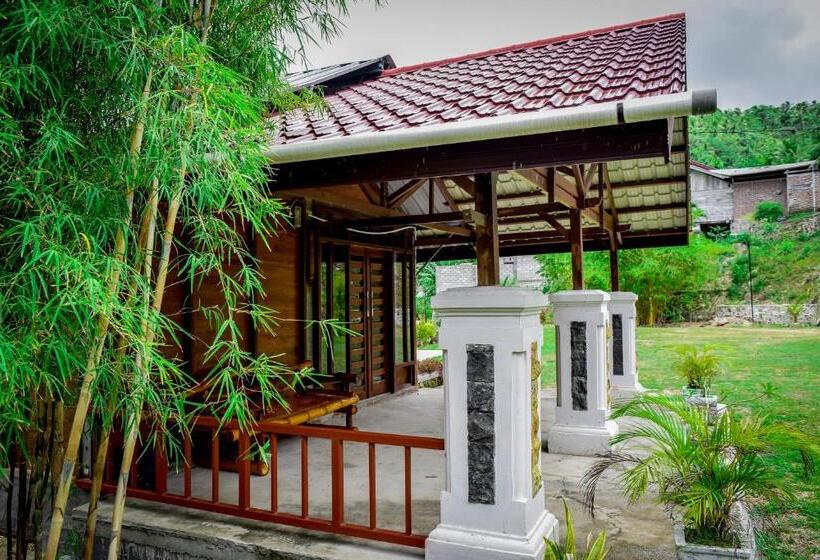 デラックスバンガロー, The Hawk's Nest Resort