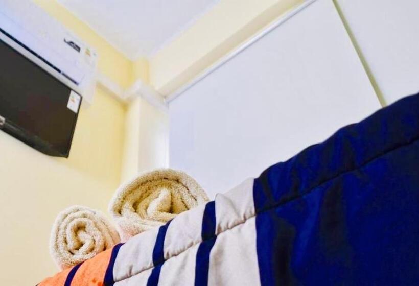 חדר אקונומי, Blu Bascuñan