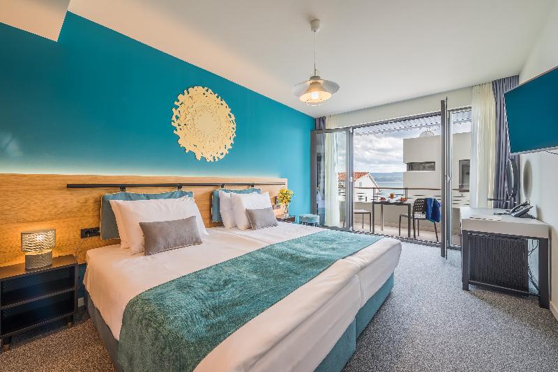 小型套房, Nestos