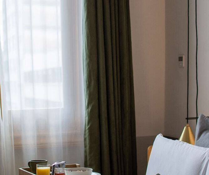 اتاق استاندارد با بالکن, Umbral, A Curio Collection By Hilton