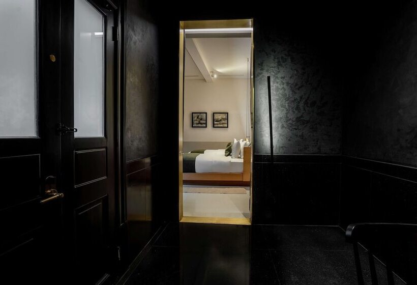 اتاق استاندارد با بالکن, Umbral, A Curio Collection By Hilton