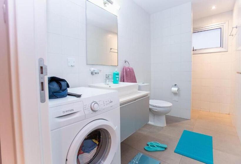 تختخواب در اتاق مشترک, Jedi Hub Hostel