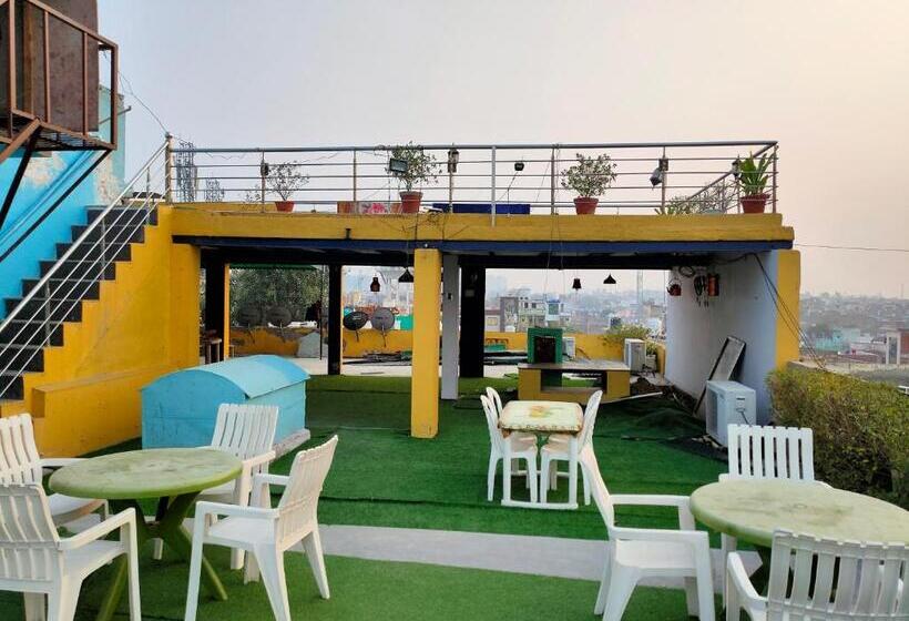 デラックスルーム, Rashmi