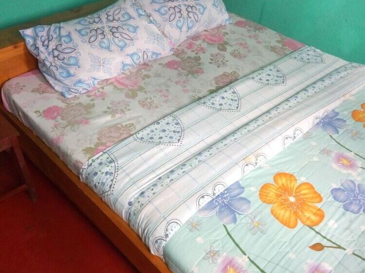 اتاق استاندارد یک تخته با سرویس بهداشتی مشترک, East Africa Amazon Guest House