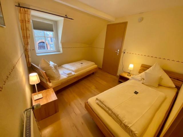 패밀리 룸, Gute Quelle