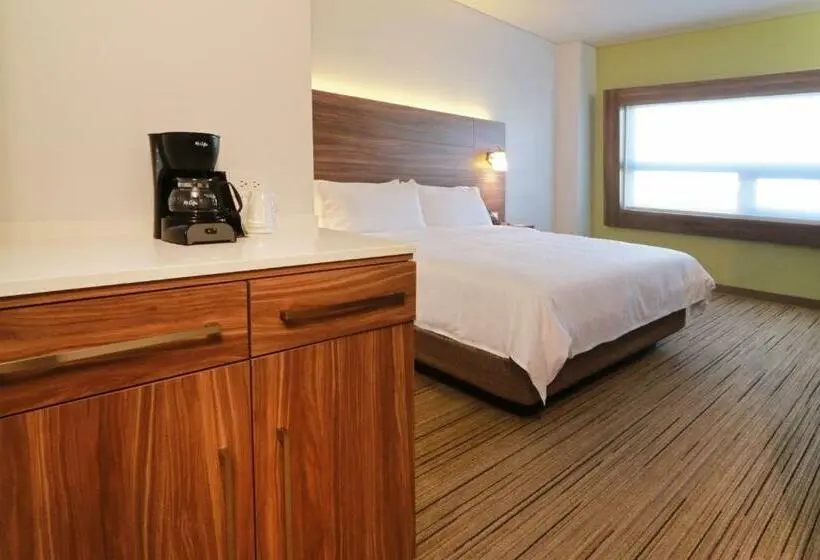 身障者適用キングサイズベッドルーム, Holiday Inn Express & Suites Ensenada Centro, An Ihg