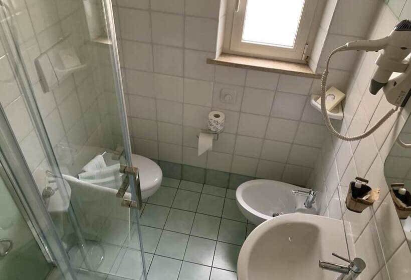 غرفة قياسية, La Pergola