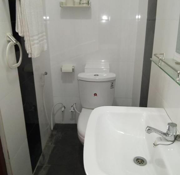 חדר דלוקס לשלושה עם נו לים, New Seaside Inn Hikkaduwa