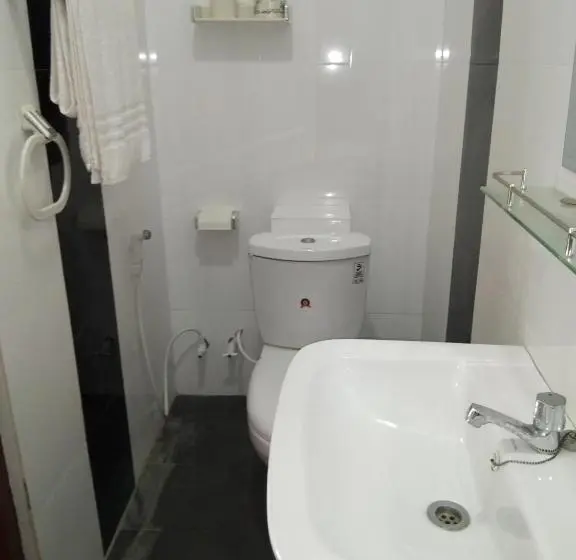 Deluxe Kolmen Hengen Huone Merinäkymä, New Seaside Inn Hikkaduwa