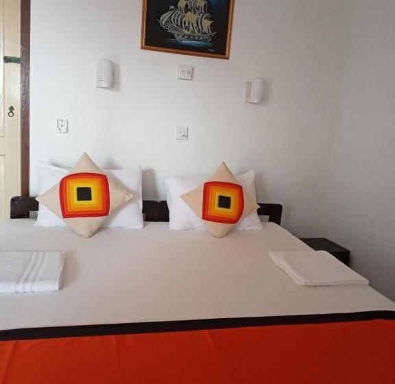 חדר דלוקס לשלושה עם נו לים, New Seaside Inn Hikkaduwa