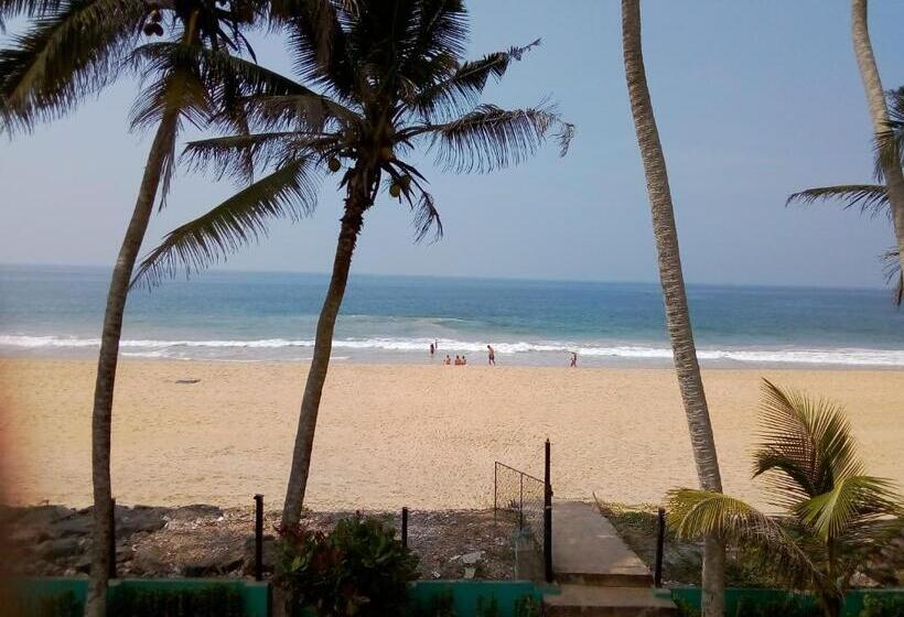 חדר דלוקס לשלושה עם נו לים, New Seaside Inn Hikkaduwa