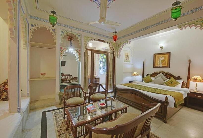 جناح جونيور, Raj Palace Udaipur