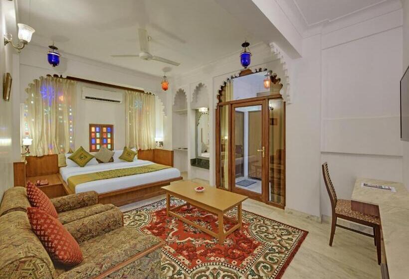 جناح جونيور, Raj Palace Udaipur