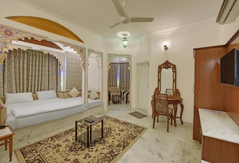 جناح جونيور, Raj Palace Udaipur