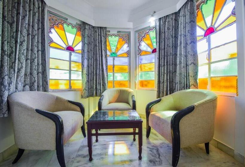 جناح جونيور, Raj Palace Udaipur