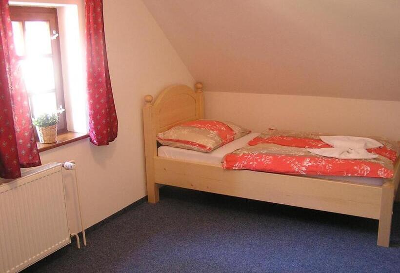 Семейные Апартаменты, Růže