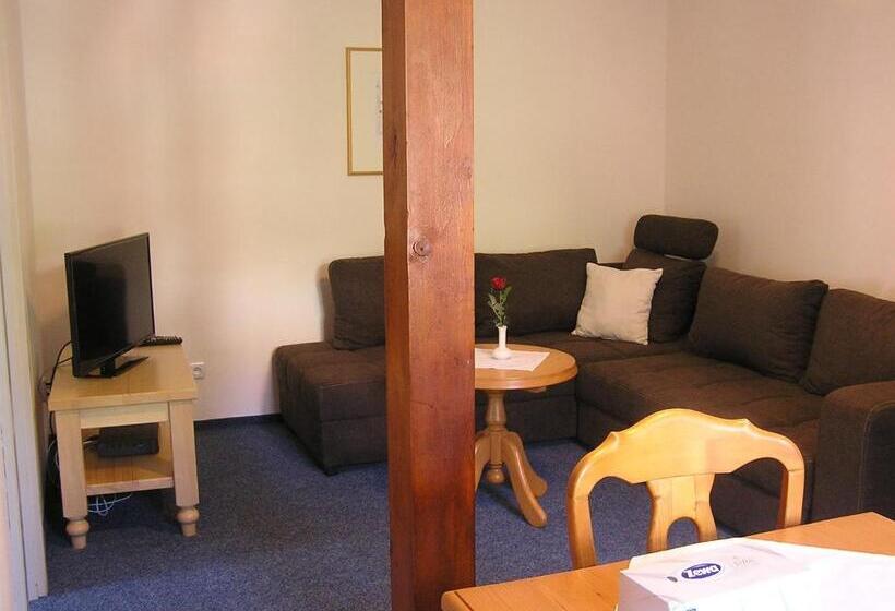 Семейные Апартаменты, Růže