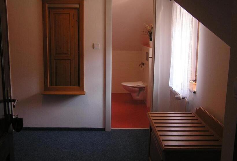 Семейные Апартаменты, Růže