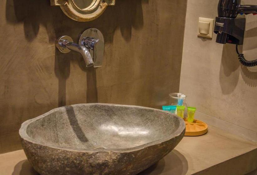 小型豪华套房, Agorastos Suites