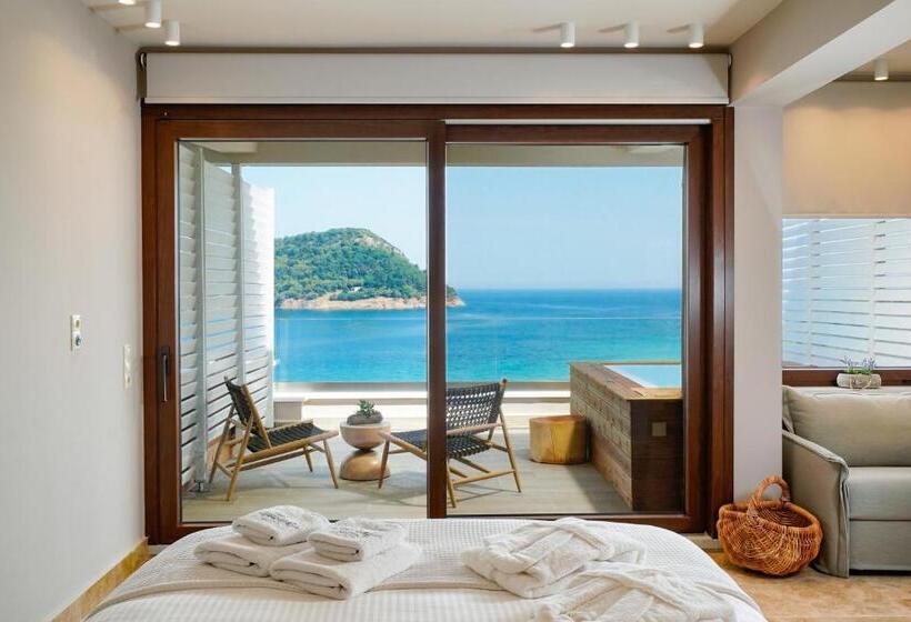 جناح مزود بجاكوزى, Agorastos Suites