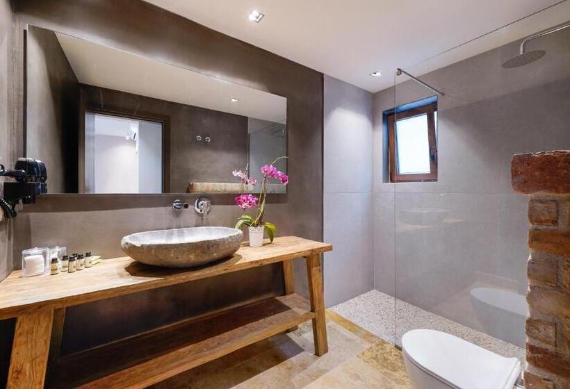 带大床的套房, Agorastos Suites