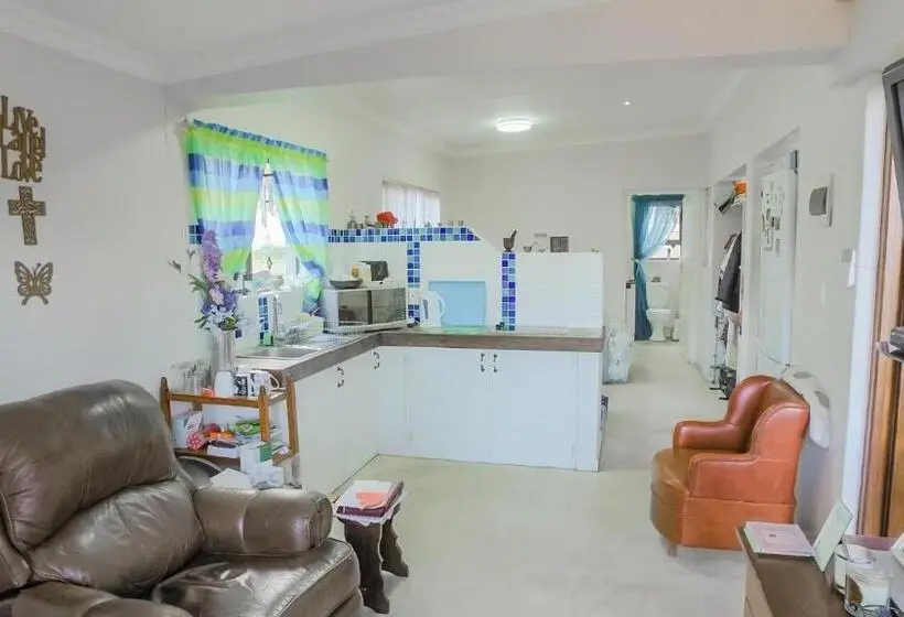 スタンダード4人部屋, Suzy's Place