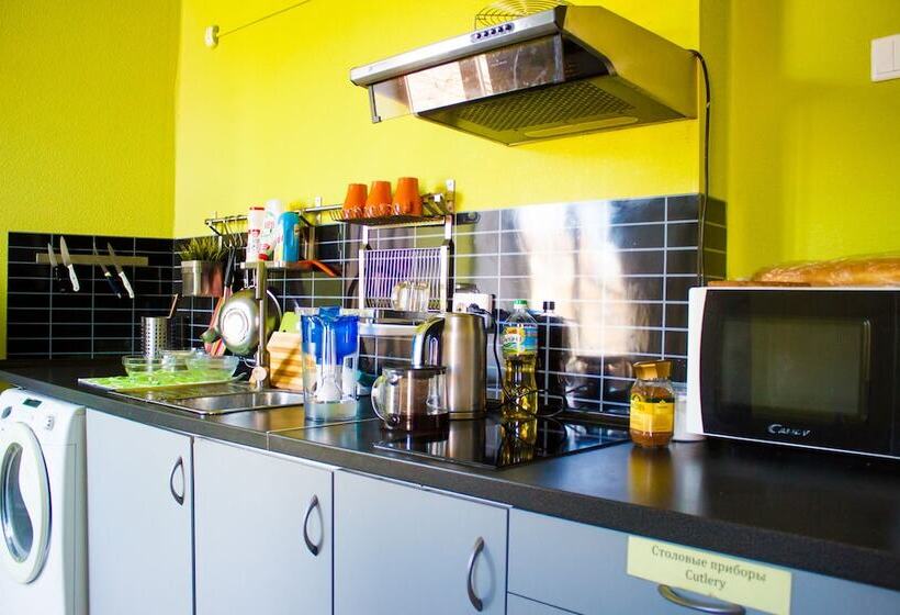 اتاق اکونومی, U Hostel