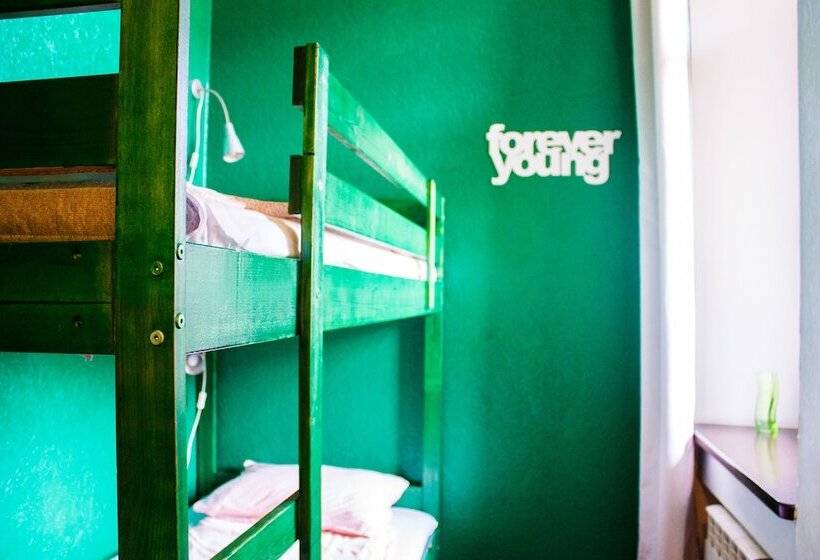 اتاق اکونومی, U Hostel