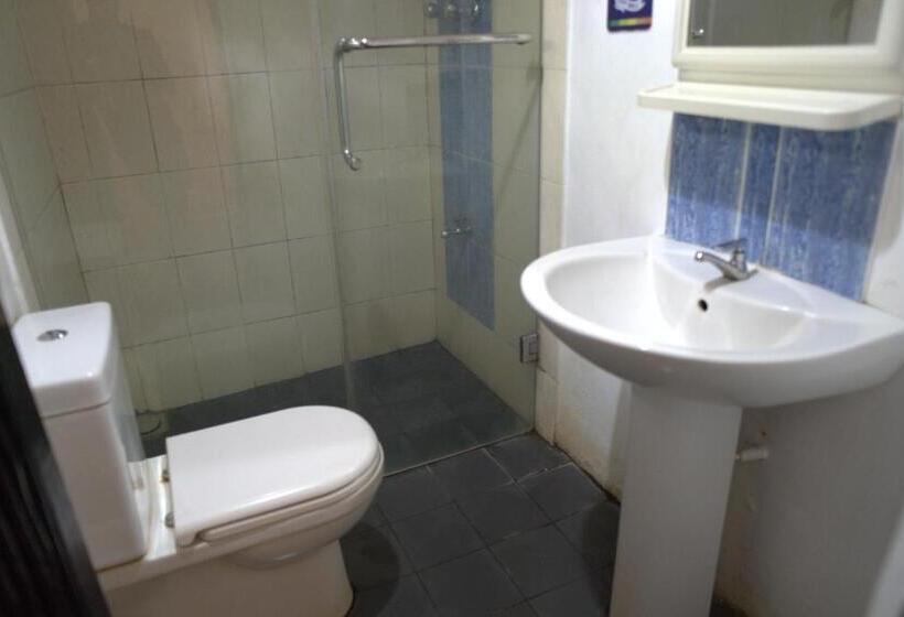 Трехместный Номер Стандарт Вид на Бассейн, Wasu Villa Hotel Dambulla