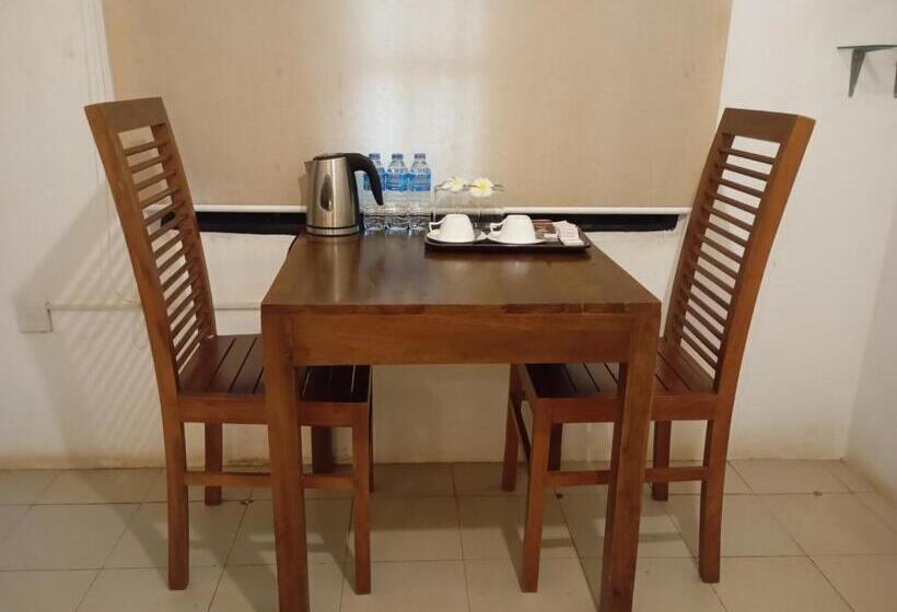 Трехместный Номер Стандарт Вид на Бассейн, Wasu Villa Hotel Dambulla