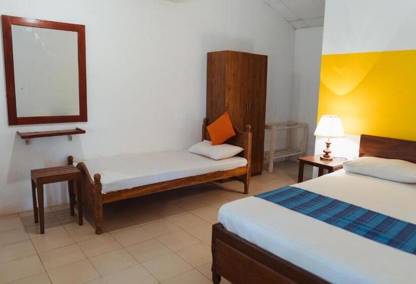 Трехместный Номер Стандарт Вид на Сад, Wasu Villa Hotel Dambulla