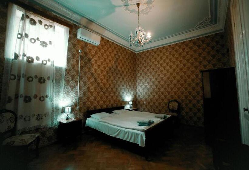 اتاق استاندارد با سرویس بهداشتی مشترک, Guest House Old Kutaisi