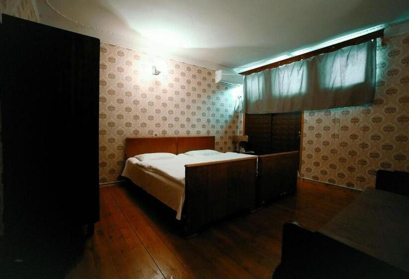 اتاق استاندارد با سرویس بهداشتی مشترک, Guest House Old Kutaisi