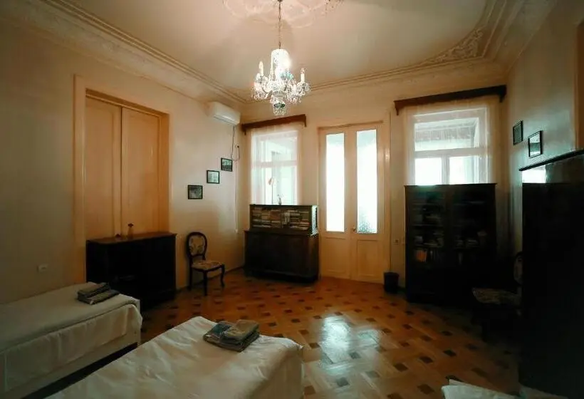 اتاق استاندارد سه تخته با سرویس بهداشتی مشترک, Guest House Old Kutaisi