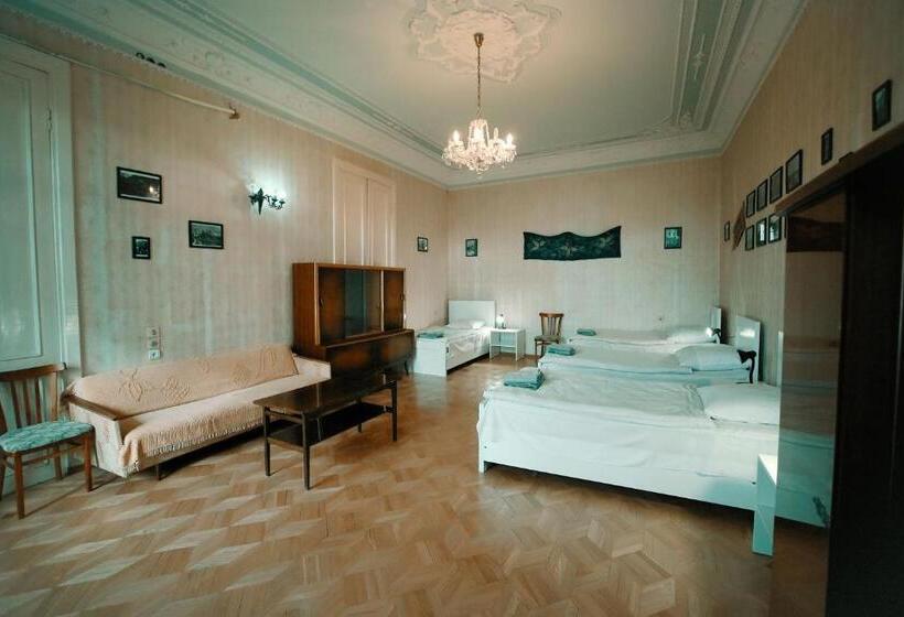 اتاق چهار تخته با دستشویی مشترک, Guest House Old Kutaisi