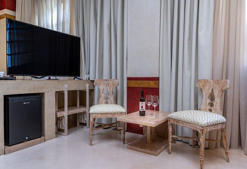 جناح سوبيريور, 10gr Boutique Hotel & Wine Bar