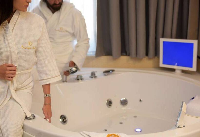 جناح إدارى, 10gr Boutique Hotel & Wine Bar