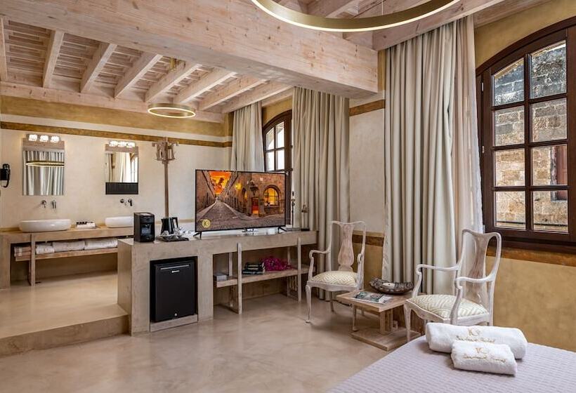 جناح إدارى, 10gr Boutique Hotel & Wine Bar