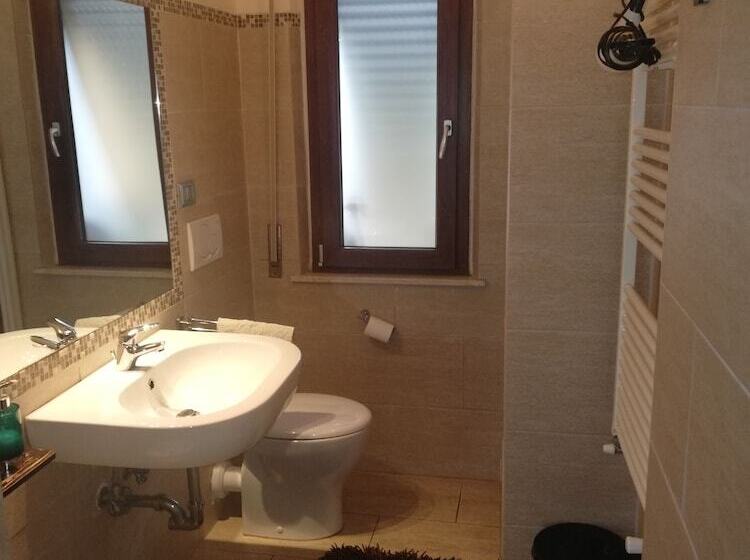 اتاق استاندارد با سرویس بهداشتی مشترک, B&b Al Calcandola