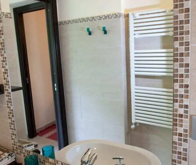 اتاق استاندارد با سرویس بهداشتی مشترک, B&b Al Calcandola