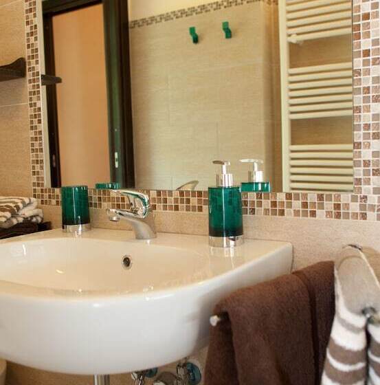 اتاق استاندارد با سرویس بهداشتی مشترک, B&b Al Calcandola