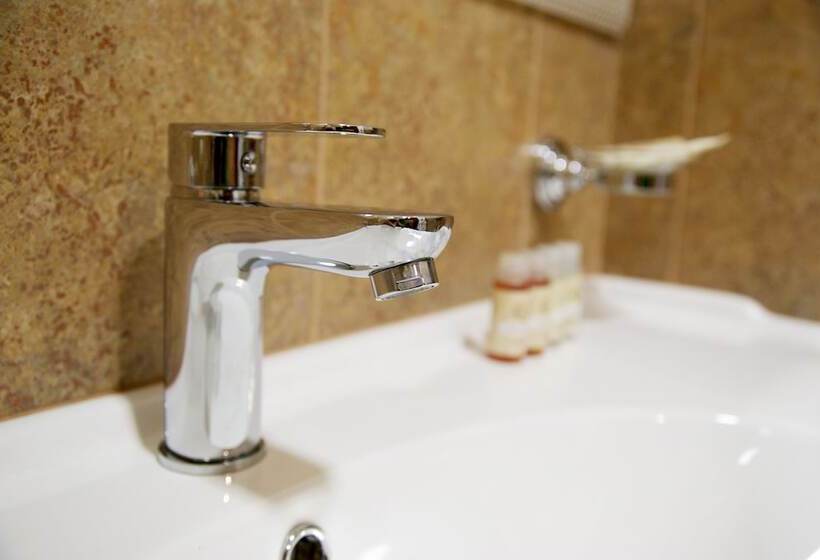 اتاق لوکس, Smolka