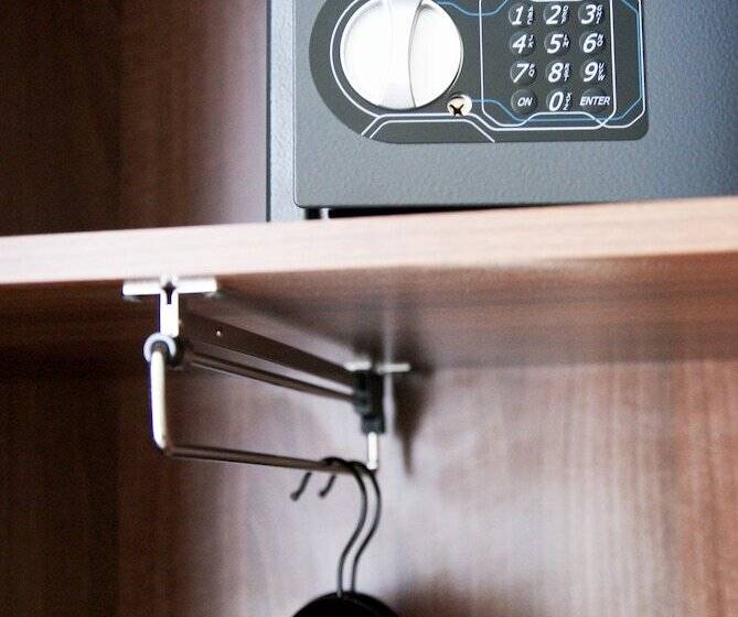 اتاق لوکس, Smolka