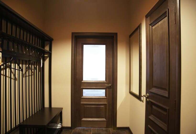 اتاق لوکس, Smolka