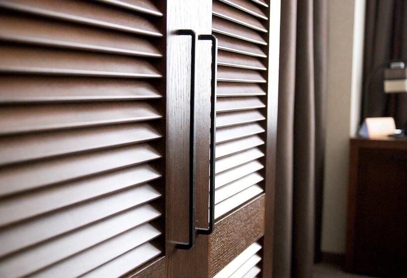 اتاق لوکس, Smolka